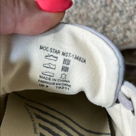 Taos Light Grey Lace-Up Sneakers Womens Size 9 - Picture 2 of 8